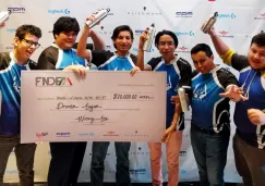 Los jugadores de Nawal Gaming festejan tras ganar el torneo de League of Legends