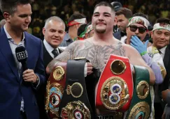 Andy Ruiz presume sus cinturones tras vencer a Anthony Joshua