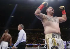 Andy Ruiz festeja después de noquear a Anthony Joshua