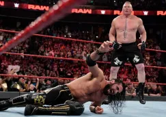 Brock Lesnar ataca a Seth Rollins