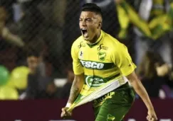 Lolo Miranda festeja un gol con Defensa y Justicia