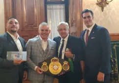 Andy Ruiz (izq) junto a AMLO en Palacio Nacional  