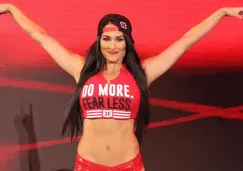 Nikki Bella hace su entrada al ring