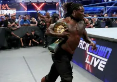 R-truth escapa con el título 24/7 de WWE