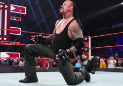 The Undertaker festeja en el ring de la WWE