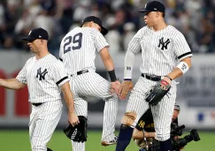 Judge y compañía celebran en el juego contra los Blue Jays