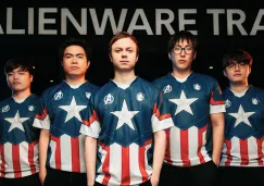 El equipo de League of Legends, con el jersey inspirado en el Capitán América