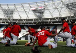 Jugadores de Red Sox se entrenan en el Olímpico de Londres