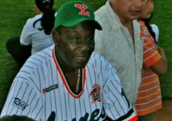 Leonel Aldama Rossell, en un evento con Leones de Yucatán