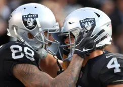 Jugadores de los Raiders celebran una victoria 