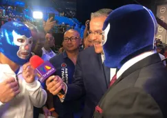 Manny Pacquiao (izquierda) con la mascara de Blue Demon 