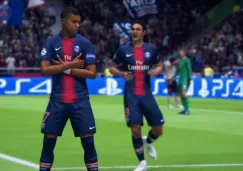 Mbappé y Cavani festejan un gol en FIFA 19