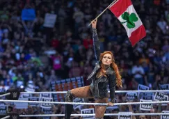 Becky Lynch arenga al público en Canadá 