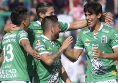 José Juan Macías celebra con sus compañeros una de sus anotaciones ante Querétaro