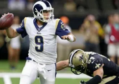 Luis Pérez con los Rams durante un duelo ante los Saints