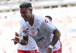 Cristian Calderón celebrando una anotación de Necaxa