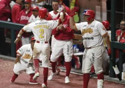 Jugadores de Diablos Rojos, en festejo durante partido