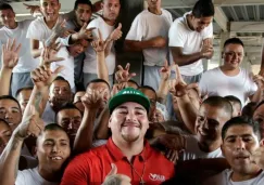 Andy Ruiz pasa un buen rato con los reclusos 