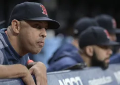 El manager Alex Cora se lamenta tras derrota de Boston