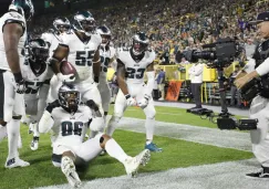 Jugadores de Philadelphia festejan anotación contra Packers