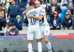 Carlos González celebra el primer gol de Pumas ante Santos