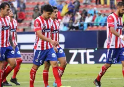 Jugadores cabizbajos tras perder ante Xolos