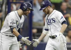 Brandon Lowe y Kevin Kirmaier celebran una anotación