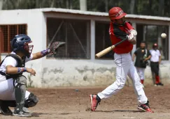 Sebastián León trata de conectar la pelota durante un encuentro