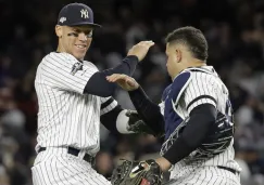 Yankees celebra un homerun contra los Astros de Houston