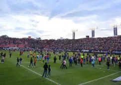 Aficionados en la cancha del Alfonso Lastras