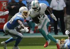 Kenyan Drake acarrea el ovoide durante un juego