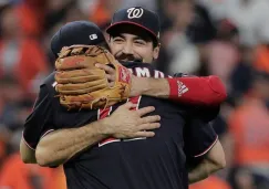  Anthony Rendón y  Ryan Zimmerman festejan al final del partido