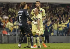 Ochoa, Aguilera y Aguilar celebran una jugada