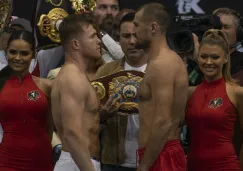 Canelo Álvarez y Sergey Kovalev durante el pesaje