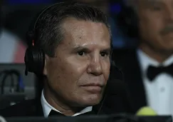 Julio César Chávez, durante la transmisión de una pelea