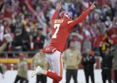 Harrison Butker festejando el gol de campo de la victoria