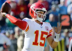 Patrick Mahomes se prepara para lanzar el ovoide