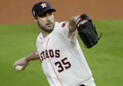 Verlander prepara un lanzamiento con los Astros