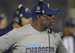 Anthony Lynn en el partido contra los Raiders