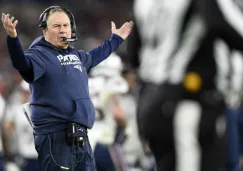 Bill Belichick entrenador de lo Patriotas en un partido ante los Ravens