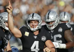 Derek Carr y los Raiders festejan una anotación