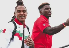 Jugadores de los Chiefs previo al juego en el Estadio Azteca