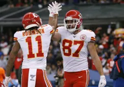 DeMarcus Robinson y Travis Kelce festejan un TD de los Chiefs