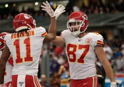 Travis Kelce celebra touchdown de los Chiefs en el Azteca