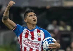 Pulido festeja gol con Chivas