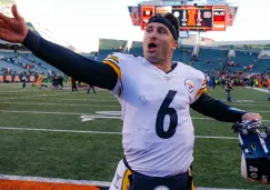 Devlin 'Duck' Hodges celebra la victoria de Steelers