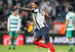 Dorlan Pabón celebra su primer gol contra Santos