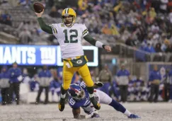 Aaron Rodgers lanza pase