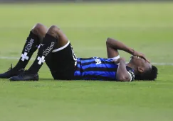 Clifford Aboagye en el partido entre Querétaro y Necaxa