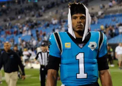 Cam Newton durante un duelo con Carolina 